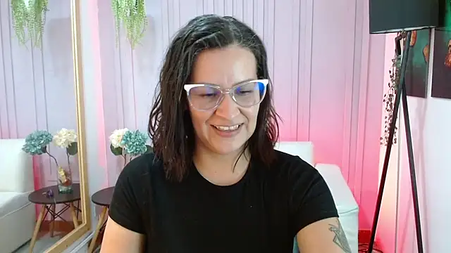 Britney taylor  online show from 02/05/25, 10:01