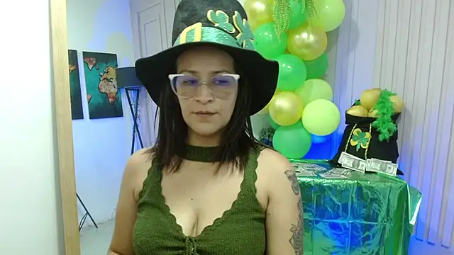 Britney taylor  online show from 03/17/25, 06:42