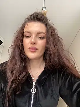 little belucci online show from 02/16/25, 01:38