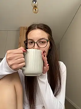 little belucci online show from 10/13/25, 01:00