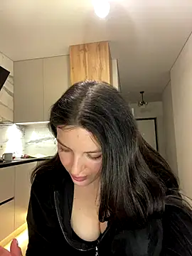 little belucci online show from 12/16/25, 02:44