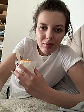 Snapshot of little_belucci chatting on 07/05/26, 02:46 little belucci online show from 07/05/26, 02:46
