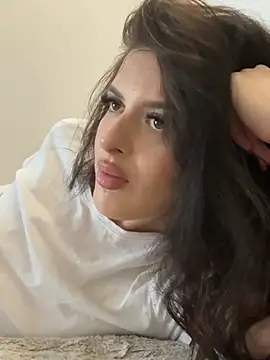 Snapshot of little_belucci chatting on 07/11/26, 04:53 little belucci online show from 07/11/26, 04:53