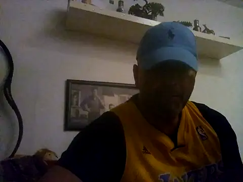 Snapshot of XLstrong chatting on 07/19/26, 04:27 XLstrong online show from 07/19/26, 04:27