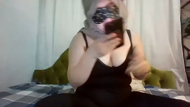 insatiableeee online show from 04/14/26, 08:37