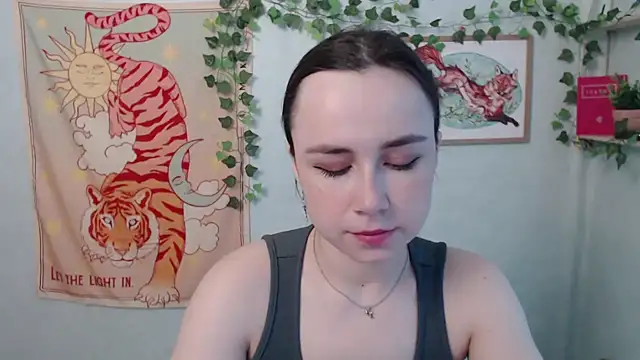VeryVeryVeryShy  online show from 05/26/26, 05:47