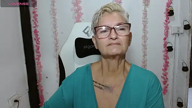 Snapshot of bety-cum2 chatting on 07/11/26, 12:30 bety-cum2 online show from 07/11/26, 12:30