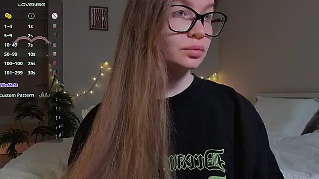 Virtual Girll online show from 10/23/25, 08:18