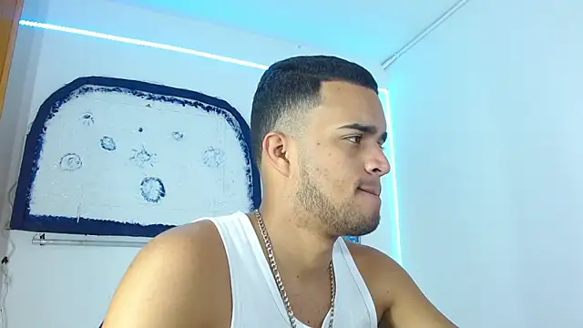 Snapshot of Bigcock_21cm_ chatting on 12/19/24, 02:24 Bigcock 21cm online show from 12/19/24, 02:24