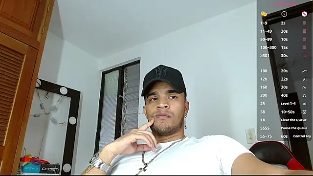 Snapshot of Bigcock_21cm_ chatting on 02/21/25, 10:26 Bigcock 21cm online show from 02/21/25, 10:26