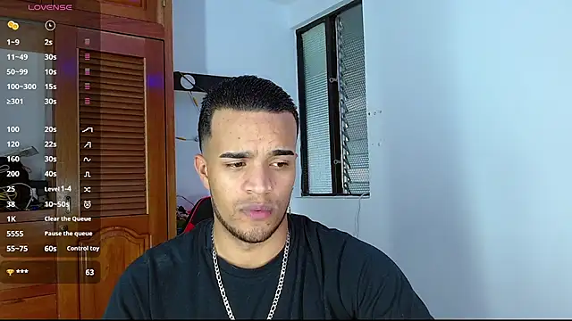 Snapshot of Bigcock_21cm_ chatting on 02/25/25, 10:18 Bigcock 21cm online show from 02/25/25, 10:18