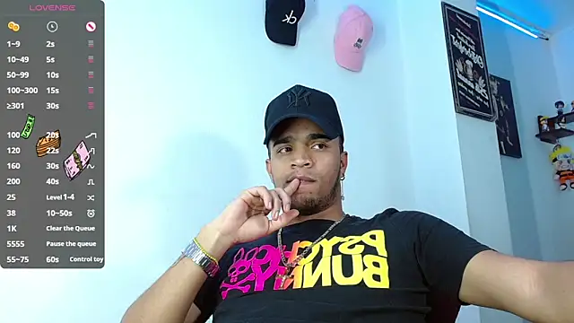 Snapshot of Bigcock_21cm_ chatting on 03/04/25, 01:17 Bigcock 21cm online show from 03/04/25, 01:17