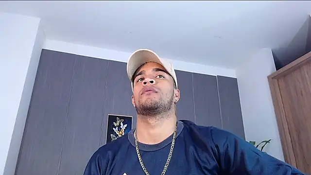 Snapshot of Bigcock_21cm_ chatting on 03/14/25, 08:17 Bigcock 21cm online show from 03/14/25, 08:17