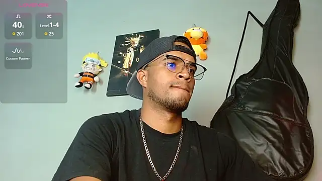 Snapshot of Bigcock_21cm_ chatting on 10/28/25, 08:55 Bigcock 21cm online show from 10/28/25, 08:55