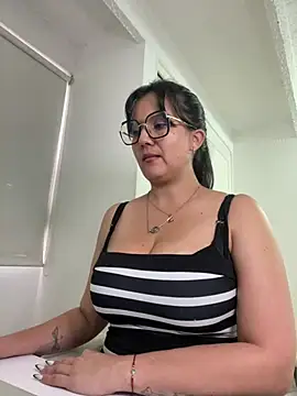 SWEETLILY18 online show from 03/04/25, 09:32