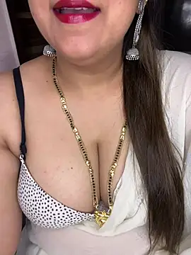 Zoya Varma004 online show from 05/15/26, 10:55