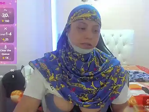 Snapshot of Leylafourniert chatting on 01/12/25, 08:25 Leylafourniert online show from 01/12/25, 08:25