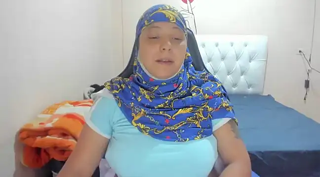 Snapshot of Leylafourniert chatting on 02/10/25, 11:02 Leylafourniert online show from 02/10/25, 11:02