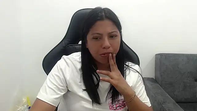 Snapshot of Leylafourniert chatting on 06/29/26, 05:57 Leylafourniert online show from 06/29/26, 05:57