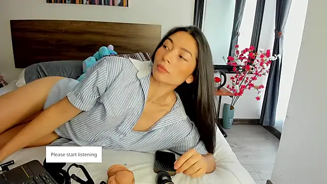 Ginebraa Saenz online show from 09/25/25, 02:43