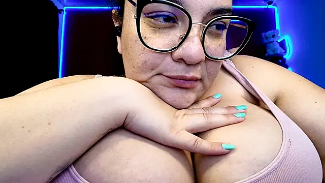 lulubigtitts1 online show from 02/06/25, 07:35