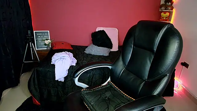 lulubigtitts1 online show from 02/27/25, 04:52