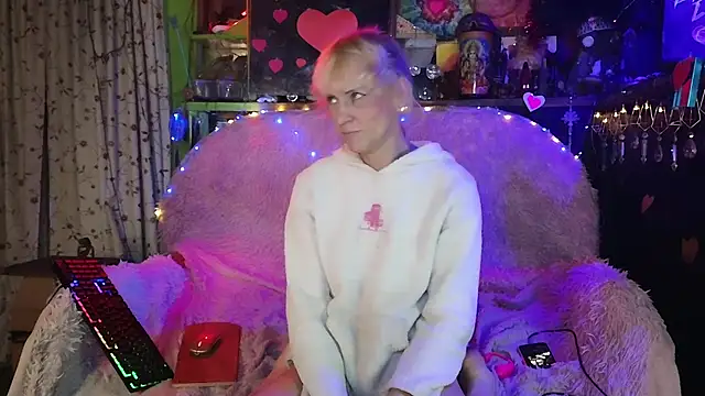 Snapshot of Alexa_Cosmic chatting on 03/16/25, 11:04 Alexa Cosmic online show from 03/16/25, 11:04