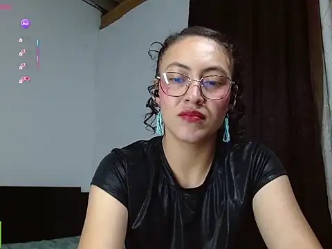 Snapshot of Olivia_Bright chatting on 04/20/26, 01:41 Olivia Bright online show from 04/20/26, 01:41