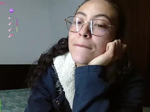 Snapshot of Olivia_Bright chatting on 05/17/26, 12:30 Olivia Bright online show from 05/17/26, 12:30