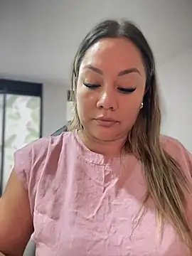 Snapshot of ValeryGrey chatting on 02/04/25, 08:06 ValeryGrey online show from 02/04/25, 08:06