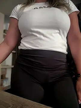 Snapshot of ValeryGrey chatting on 10/14/25, 09:37 ValeryGrey online show from 10/14/25, 09:37