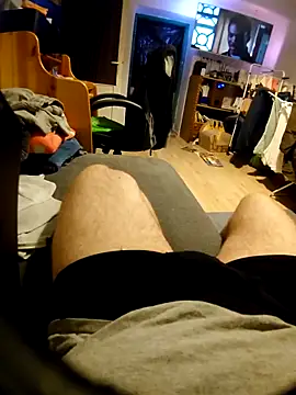 Snapshot of anonymus9006 chatting on 11/21/25, 03:22 anonymus9006 online show from 11/21/25, 03:22