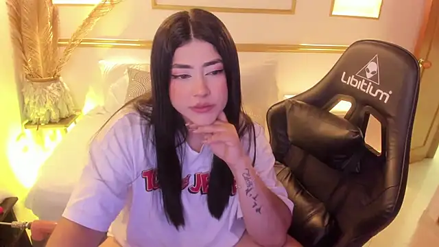 lucy26  online show from 01/28/25, 05:11