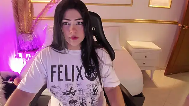 lucy26  online show from 01/30/25, 02:27