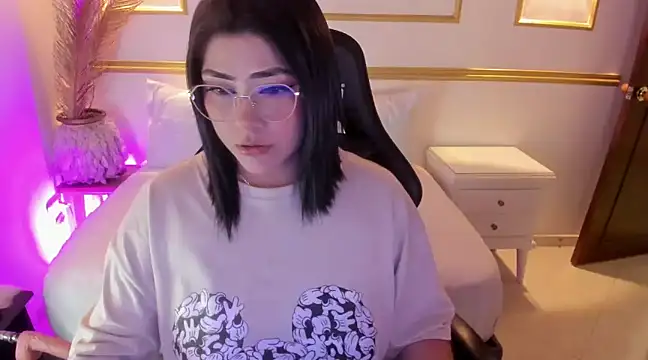 lucy26  online show from 03/11/25, 08:30