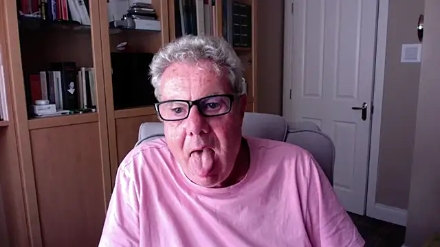 Snapshot of Oldpistolpete chatting on 07/11/26, 07:05 Oldpistolpete online show from 07/11/26, 07:05