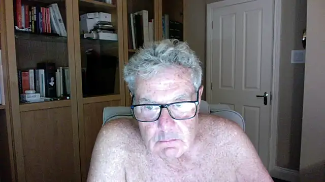 Snapshot of Oldpistolpete chatting on 07/16/26, 09:21 Oldpistolpete online show from 07/16/26, 09:21