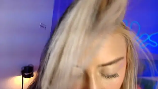 Snapshot of Sofly_s chatting on 03/16/26, 11:47 Sofly s online show from 03/16/26, 11:47