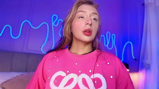 Snapshot of Sofly_s chatting on 03/19/26, 11:47 Sofly s online show from 03/19/26, 11:47