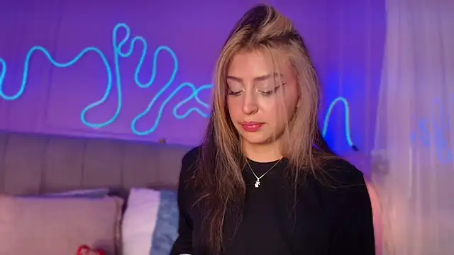 Snapshot of Sofly_s chatting on 03/27/26, 11:54 Sofly s online show from 03/27/26, 11:54