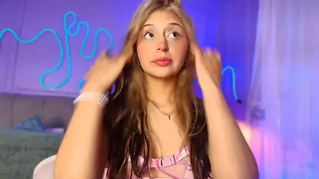 Snapshot of Sofly_s chatting on 04/10/26, 11:48 Sofly s online show from 04/10/26, 11:48