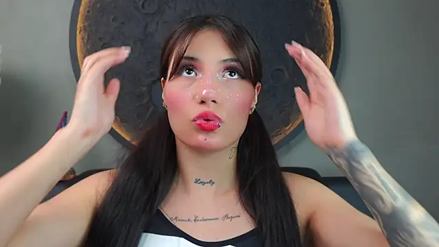 miss sharlotte18 online show from 03/18/26, 06:11