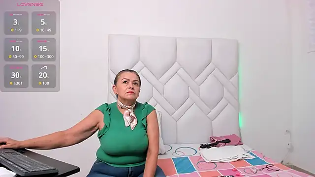 Snapshot of Mature_Hard chatting on 10/21/25, 09:26 Mature Hard online show from 10/21/25, 09:26