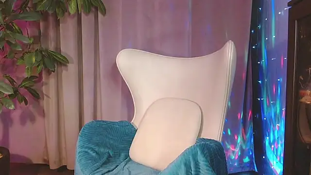 Snapshot of julia_renard chatting on 09/28/25, 11:48 julia renard online show from 09/28/25, 11:48