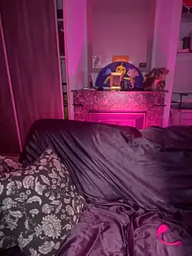 Snapshot of callmelouve chatting on 01/02/25, 10:55 callmelouve online show from 01/02/25, 10:55