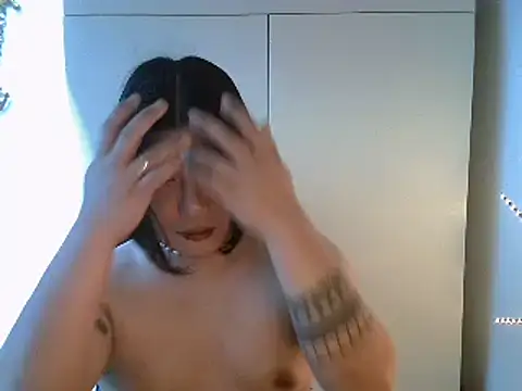 StrawberryWine07 online show from 02/09/25, 06:54