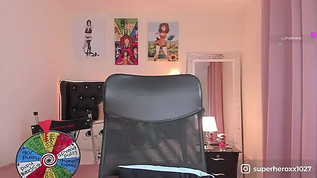 Snapshot of superheroxx chatting on 09/10/25, 12:54 superheroxx online show from 09/10/25, 12:54