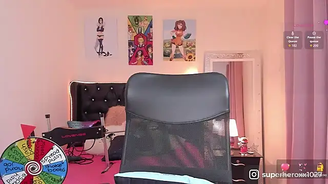 Snapshot of superheroxx chatting on 09/24/25, 12:58 superheroxx online show from 09/24/25, 12:58