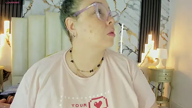 mollieblue69 online show from 09/27/25, 12:43