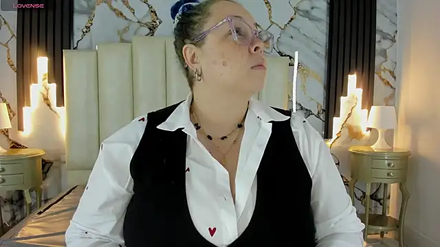 mollieblue69 online show from 10/04/25, 12:58